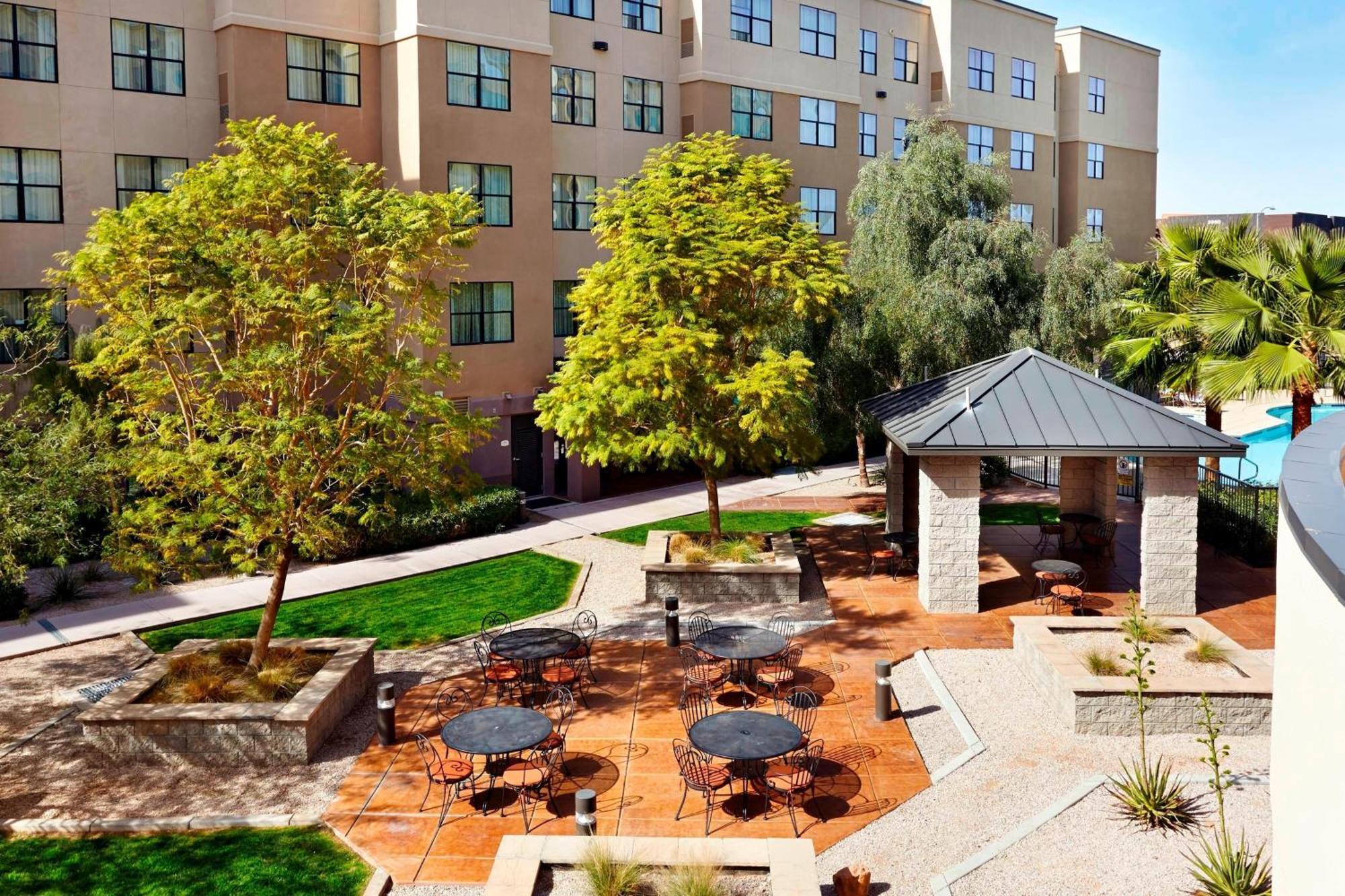 Courtyard Phoenix North / Happy Valley Zewnętrze zdjęcie